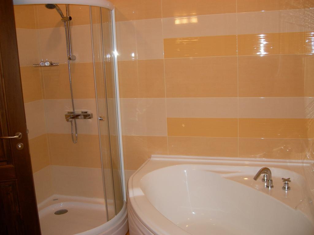 Sinabovite Houses Hotel Badevci Szoba fotó