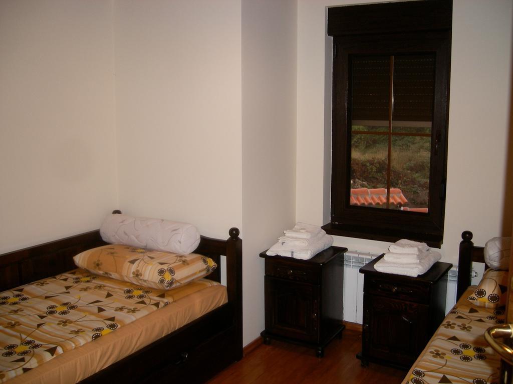 Sinabovite Houses Hotel Badevci Szoba fotó